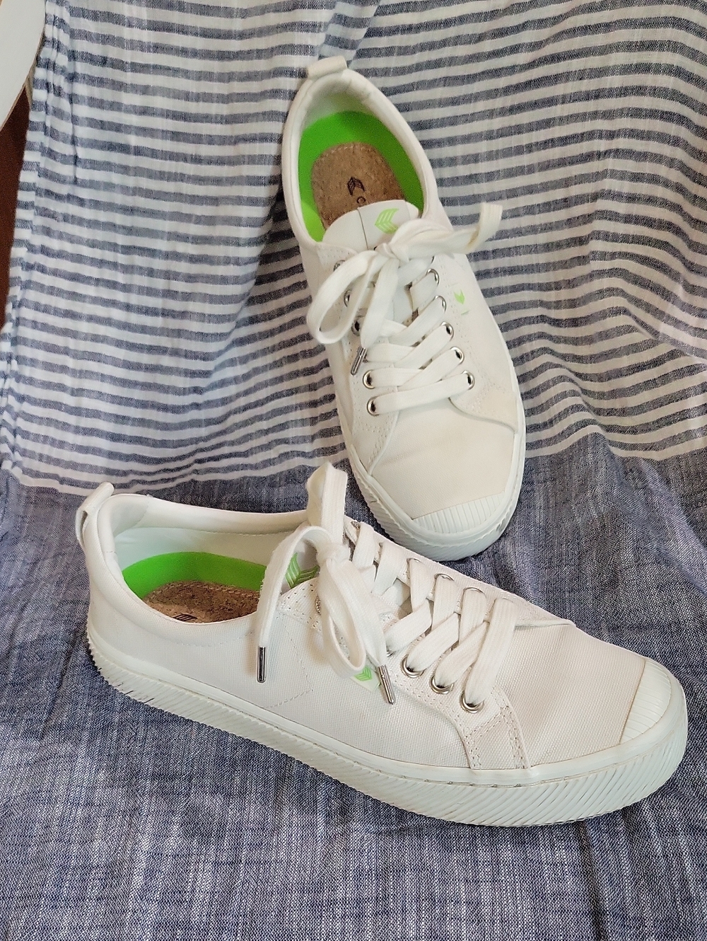 Cariuma White Low-Top Canvas Womens Sneakers Vegan, Comfort Size 9.5, Casual